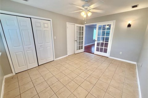 Commercial property in Orlando, Florida 5 bedrooms, 270.9 sq.m. № 1878107 - photo 12
