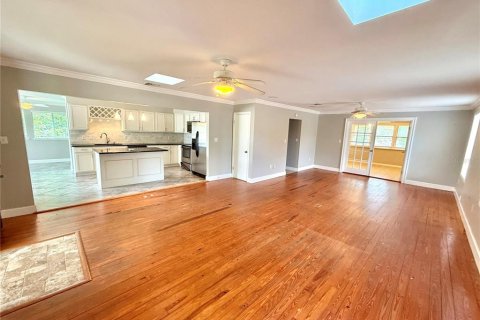 Commercial property in Orlando, Florida 5 bedrooms, 270.9 sq.m. № 1878107 - photo 8