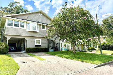 Commercial property in Orlando, Florida 5 bedrooms, 270.9 sq.m. № 1878107 - photo 1