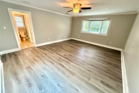 Commercial property in Orlando, Florida 5 bedrooms, 270.9 sq.m. № 1878107 - photo 25