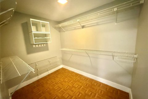 Commercial property in Orlando, Florida 5 bedrooms, 270.9 sq.m. № 1878107 - photo 28