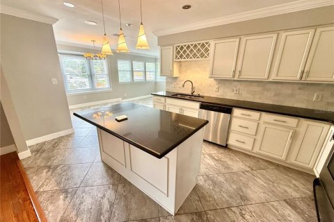 Commercial property in Orlando, Florida 5 bedrooms, 270.9 sq.m. № 1878107 - photo 13