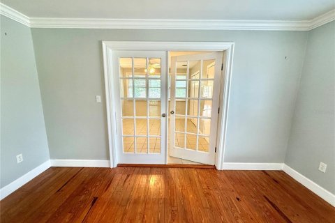 Commercial property in Orlando, Florida 5 bedrooms, 270.9 sq.m. № 1878107 - photo 9
