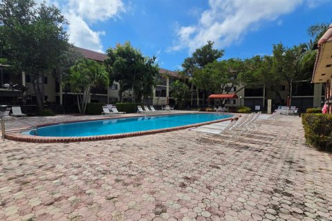 Condo in Pompano Beach, Florida, 2 bedrooms  № 2190971 - photo 14
