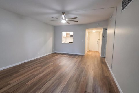 Condo in Pompano Beach, Florida, 2 bedrooms  № 2190971 - photo 5