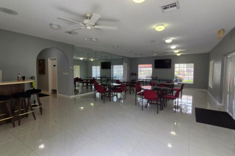 Condo in Pompano Beach, Florida, 2 bedrooms  № 2190971 - photo 18