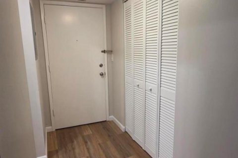 Condo in Pompano Beach, Florida, 2 bedrooms  № 2190971 - photo 3