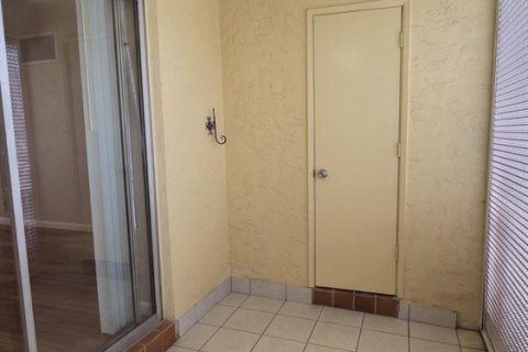 Condo in Pompano Beach, Florida, 2 bedrooms  № 2190971 - photo 6