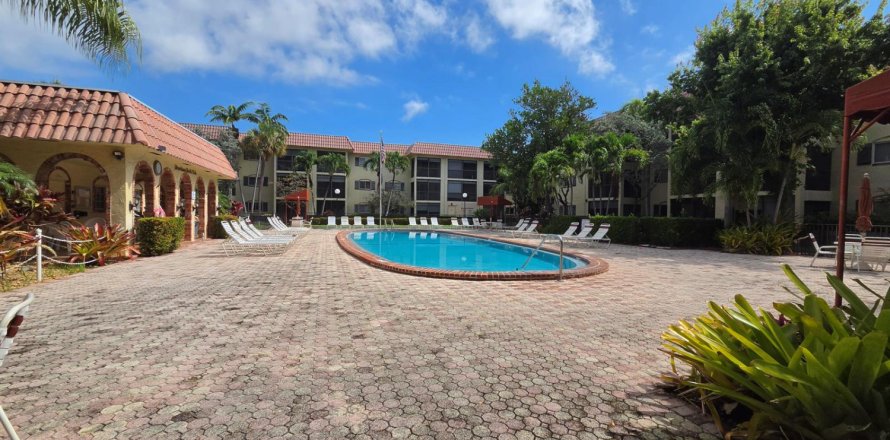 Condo in Pompano Beach, Florida, 2 bedrooms  № 2190971