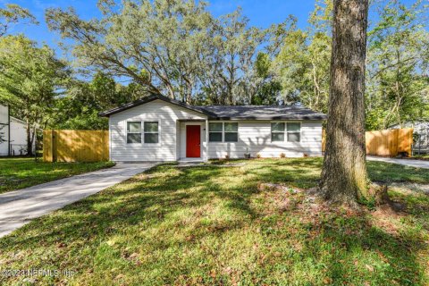 House in Jacksonville, Florida 4 bedrooms, 104.79 sq.m. № 778302 - photo 1