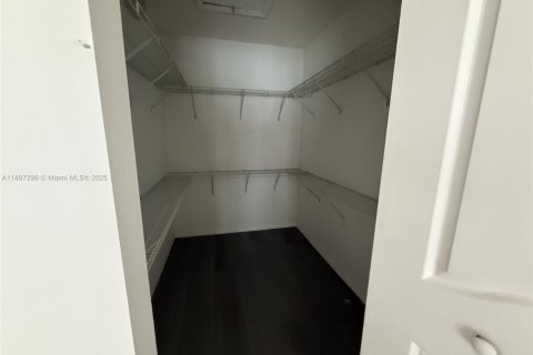 Condo in Hialeah, Florida, 3 bedrooms  № 1953122 - photo 3