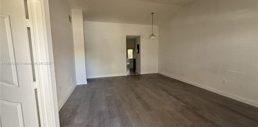 Condo in Hialeah, Florida, 3 bedrooms  № 1953122