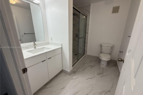 Condo in Hialeah, Florida, 3 bedrooms  № 1953122 - photo 2