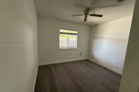 Condo in Hialeah, Florida, 3 bedrooms  № 1953122 - photo 8