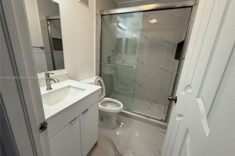 Condo in Hialeah, Florida, 3 bedrooms  № 1953122 - photo 9