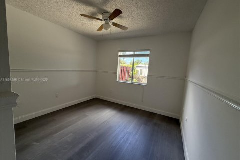 Condo in Hialeah, Florida, 3 bedrooms  № 1953122 - photo 7