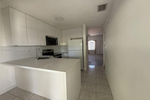 Condo in Hialeah, Florida, 3 bedrooms  № 1953122 - photo 6