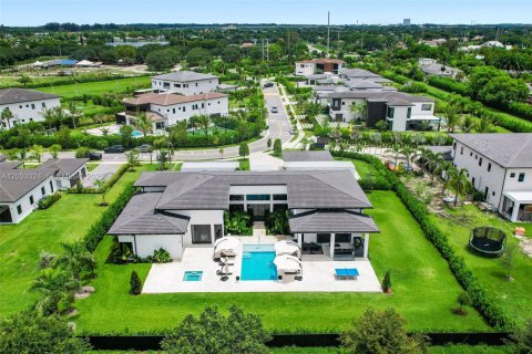 Casa en venta en Davie, Florida, 6 dormitorios, 605.44 m2 № 2077963 - foto 3