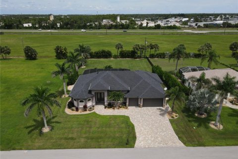 Casa en venta en Punta Gorda, Florida, 4 dormitorios, 243.03 m2 № 1900233 - foto 1