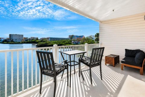 Condominio en venta en Indian Shores, Florida, 2 dormitorios, 109.62 m2 № 2220008 - foto 17