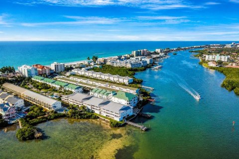 Condo in Indian Shores, Florida, 2 bedrooms № 2220008