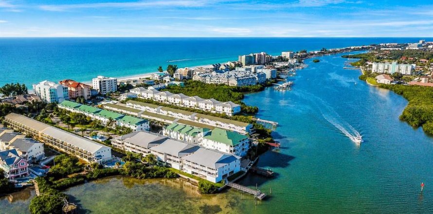 Condominio en Indian Shores, Florida, 2 dormitorios № 2220008