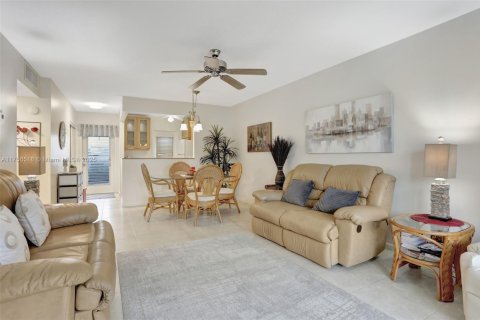 Condo in Lauderhill, Florida, 2 bedrooms  № 1715578 - photo 25