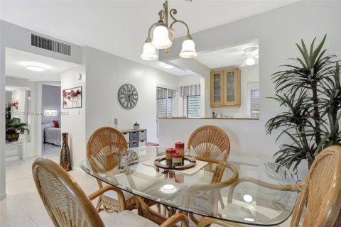 Condo in Lauderhill, Florida, 2 bedrooms  № 1715578 - photo 9
