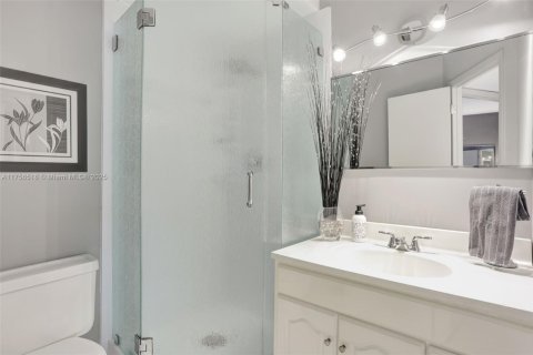 Condo in Lauderhill, Florida, 2 bedrooms  № 1715578 - photo 11