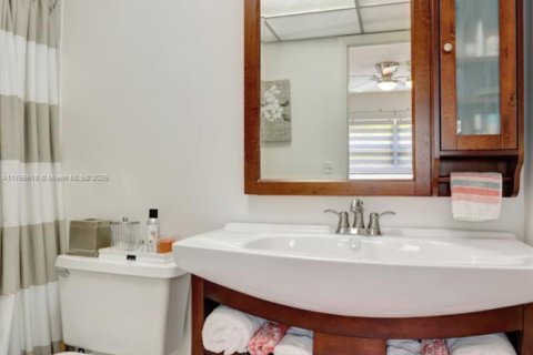 Condo in Lauderhill, Florida, 2 bedrooms  № 1715578 - photo 18