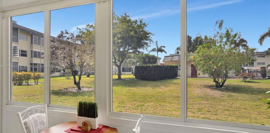 Condo in Lauderhill, Florida, 2 bedrooms  № 1715578