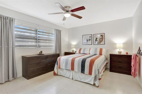 Condo in Lauderhill, Florida, 2 bedrooms  № 1715578 - photo 15