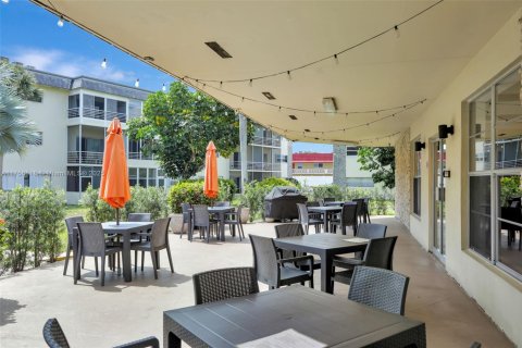 Condo in Lauderhill, Florida, 2 bedrooms  № 1715578 - photo 27