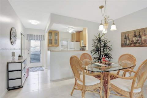 Condo in Lauderhill, Florida, 2 bedrooms  № 1715578 - photo 8