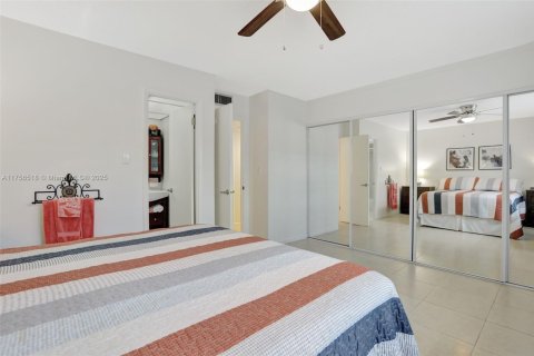 Condo in Lauderhill, Florida, 2 bedrooms  № 1715578 - photo 16