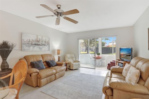Condo in Lauderhill, Florida, 2 bedrooms  № 1715578 - photo 19