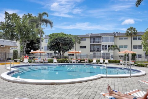 Condo in Lauderhill, Florida, 2 bedrooms  № 1715578 - photo 26