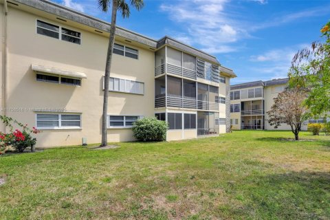 Condo in Lauderhill, Florida, 2 bedrooms  № 1715578 - photo 30