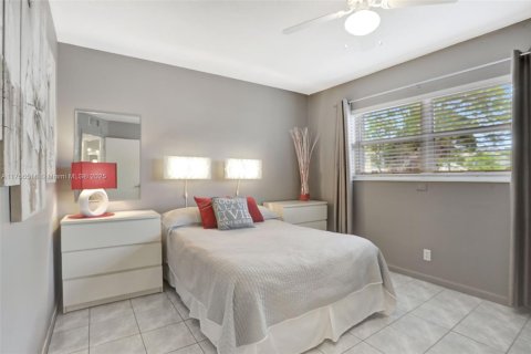 Condo in Lauderhill, Florida, 2 bedrooms  № 1715578 - photo 13