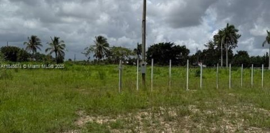 Propiedad comercial en Miami-Dade, Florida № 1842479