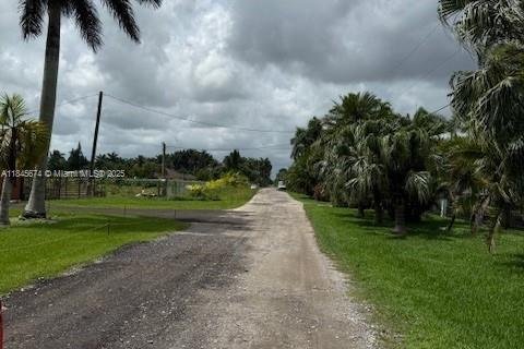 Propiedad comercial en venta en Miami-Dade, Florida № 1842479 - foto 3