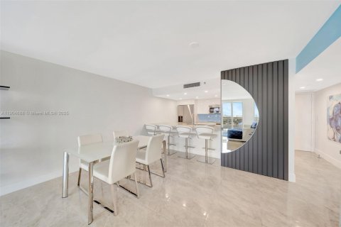 Снять в аренду кондоминиум в Майами, Флорида 2 спальни, 129.88м2, № 1963474 - фото 19
