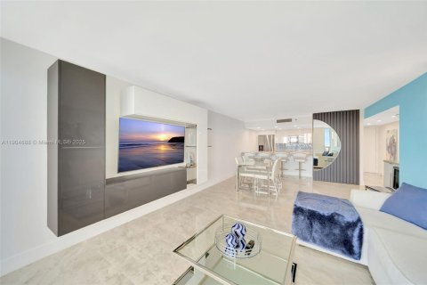 Снять в аренду кондоминиум в Майами, Флорида 2 спальни, 129.88м2, № 1963474 - фото 24