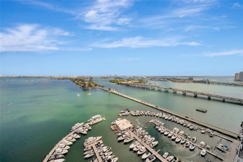 Снять в аренду кондоминиум в Майами, Флорида 2 спальни, 129.88м2, № 1963474 - фото 1