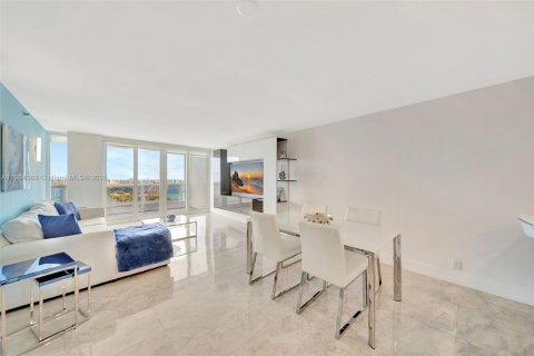 Снять в аренду кондоминиум в Майами, Флорида 2 спальни, 129.88м2, № 1963474 - фото 17