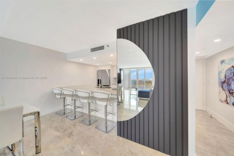 Снять в аренду кондоминиум в Майами, Флорида 2 спальни, 129.88м2, № 1963474 - фото 16