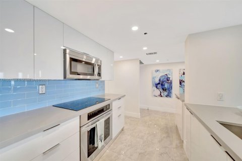 Снять в аренду кондоминиум в Майами, Флорида 2 спальни, 129.88м2, № 1963474 - фото 11