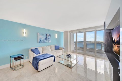 Снять в аренду кондоминиум в Майами, Флорида 2 спальни, 129.88м2, № 1963474 - фото 22