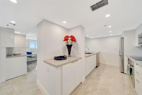 Снять в аренду кондоминиум в Майами, Флорида 2 спальни, 129.88м2, № 1963474 - фото 4