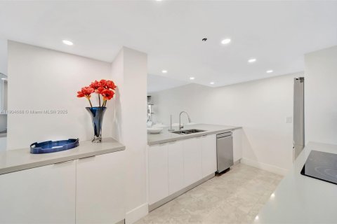 Снять в аренду кондоминиум в Майами, Флорида 2 спальни, 129.88м2, № 1963474 - фото 8